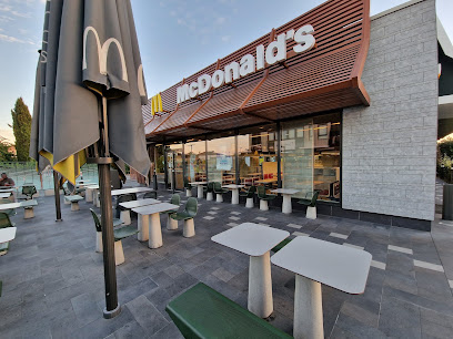 Pizza de McDonald's Poitiers Demi-Lune à Poitiers